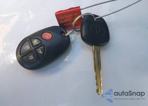 2013 Toyota Sienna Le V6 8 Passenger z USA, uszkodzony, nr VIN 5TDKK3DC3DS307285